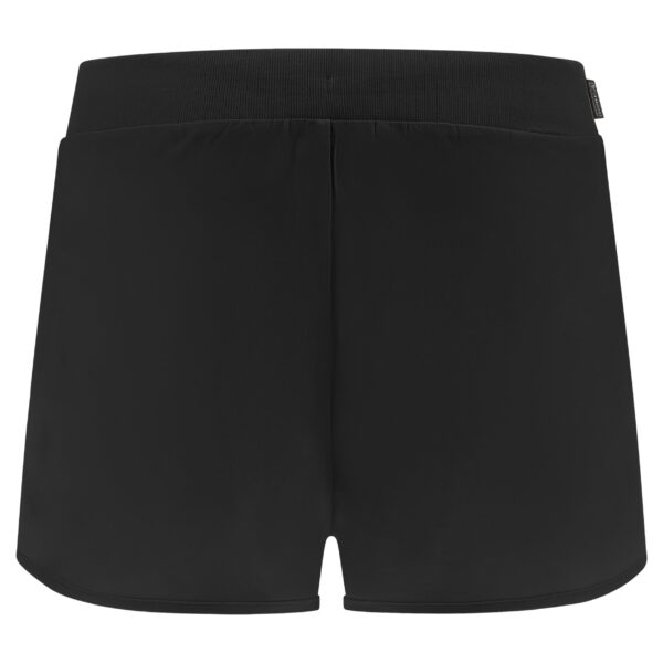 Shorts in jersey elasticizzato impreziositi dalla stampa FREDDY TRAINING lucida in colore oro chiaro posizionata sul fianco sinistro. Hanno vita in costina regolabile con coulisse, tasche interne, fondo stondato sui lati e vestibilità regular. Capo molto comodo e ideale per tutte le attività sportive dove il movimento è protagonista grazie al suo design corto e al tessuto elasticizzato che segue le linee del corpo senza costringerle. Con Freddy comfort e stile sono la cifra delle tue performance.